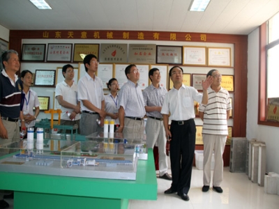 2012.7.28日山東天意兩項科技成果鑒定順利通過，北京領(lǐng)導(dǎo)專家，到我公司參觀指導(dǎo)